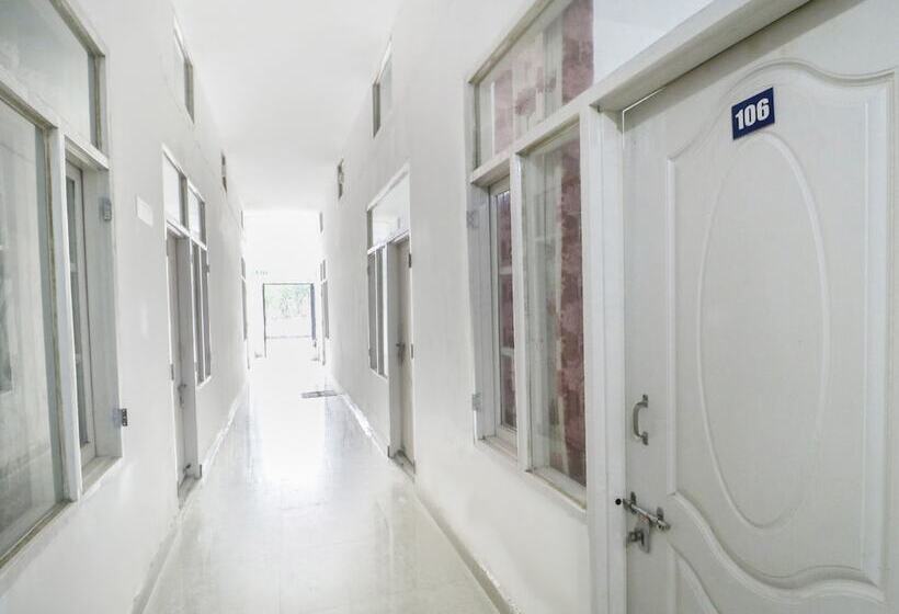 Spot On 47436 Motel Vishesh