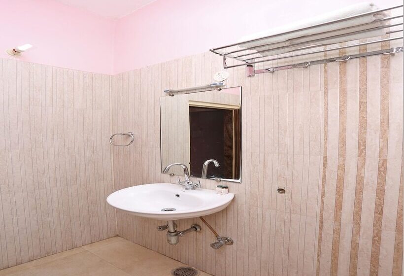 בית מלון כפרי Benjamin By Oyo Rooms