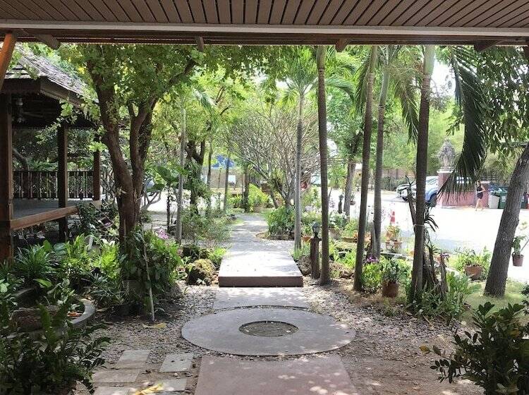 호텔 Iyara Apartment