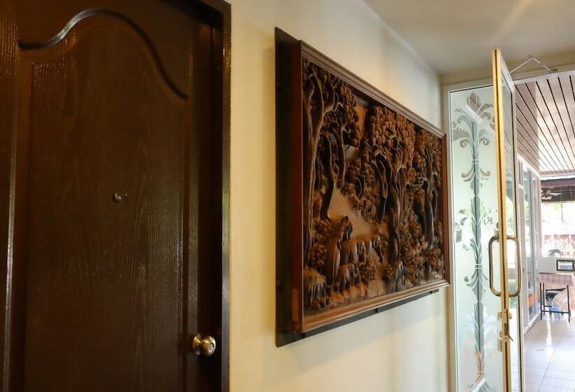 호텔 Iyara Apartment