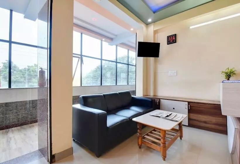 Hotelli Spot On 48860 Anil Lodge