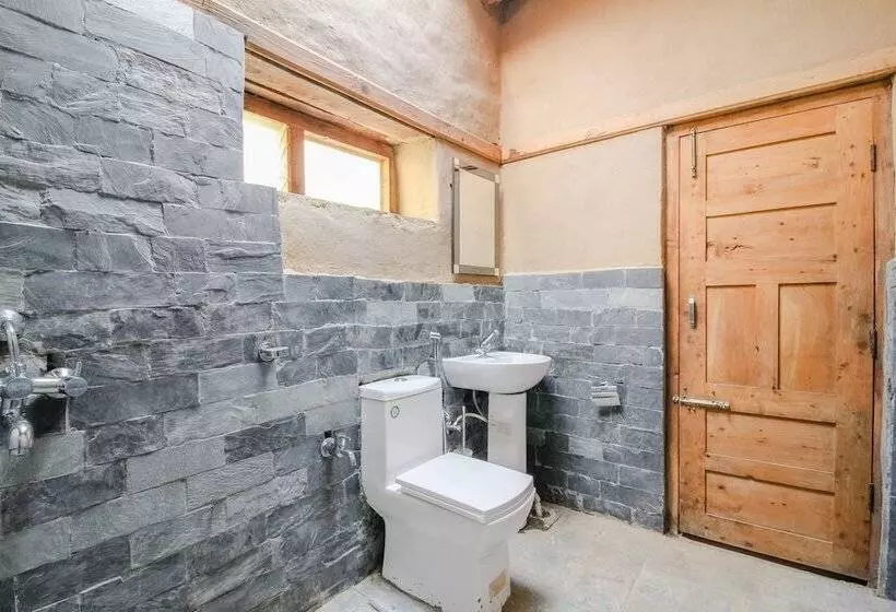 هتل The Goat Village Nag Tibba