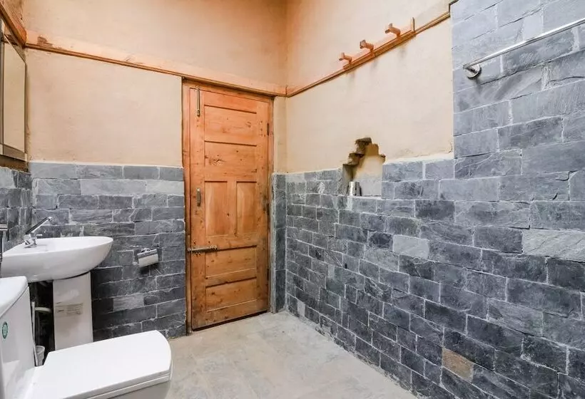 هتل The Goat Village Nag Tibba