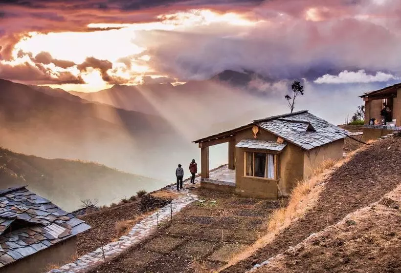 هتل The Goat Village Nag Tibba