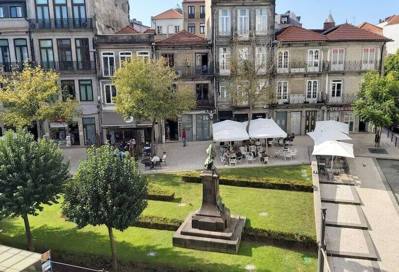 Porto Downtown Hostel