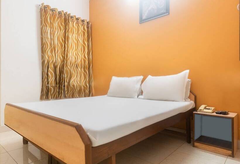 Spot On 43046 Hotel Saitej