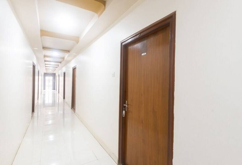 Spot On 43046 Hotel Saitej