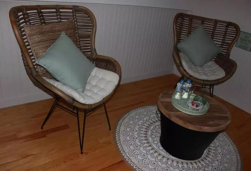 Aamiaismajoitus (B&B) Le Chalet Des Pesettes