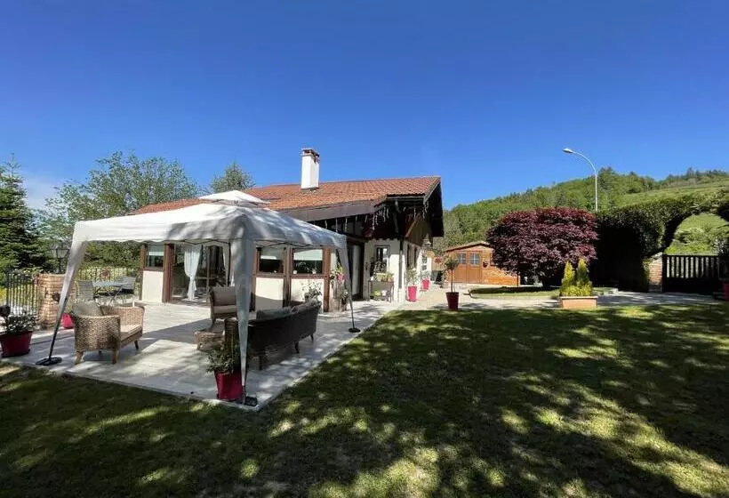 Aamiaismajoitus (B&B) Le Chalet Des Pesettes