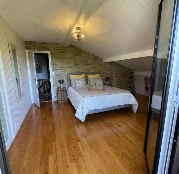 Aamiaismajoitus (B&B) Le Chalet Des Pesettes