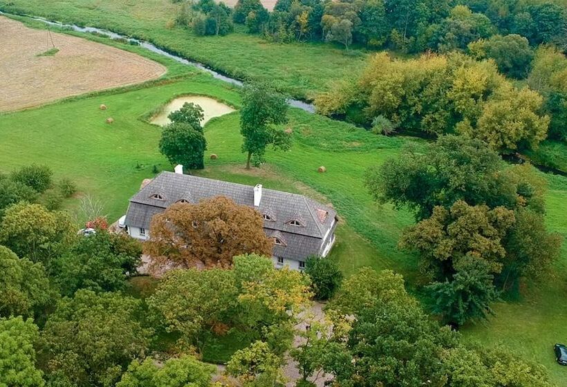 簡易ホテル Dwór Strzyżew