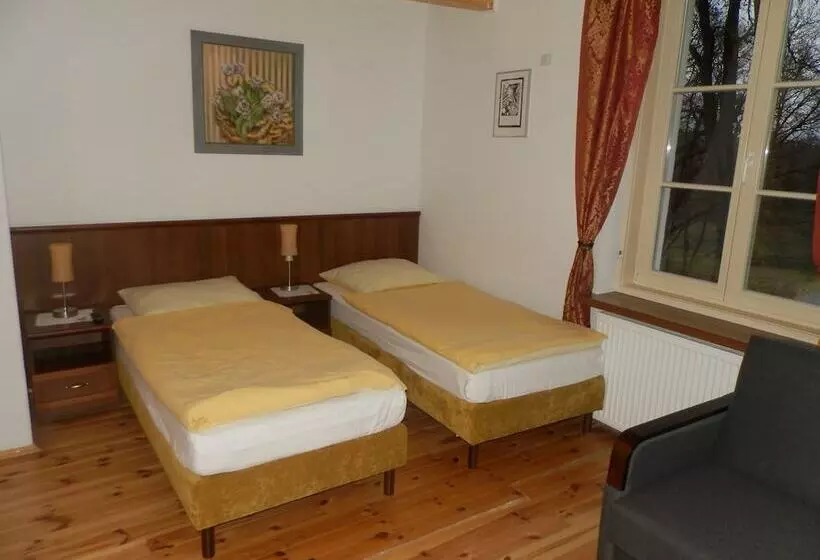 簡易ホテル Dwór Strzyżew