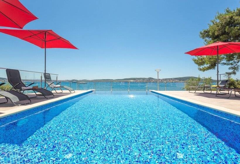 Отель Gem Of The Sea Alenka