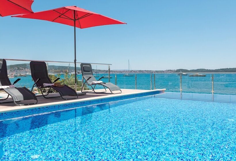 Отель Gem Of The Sea Alenka