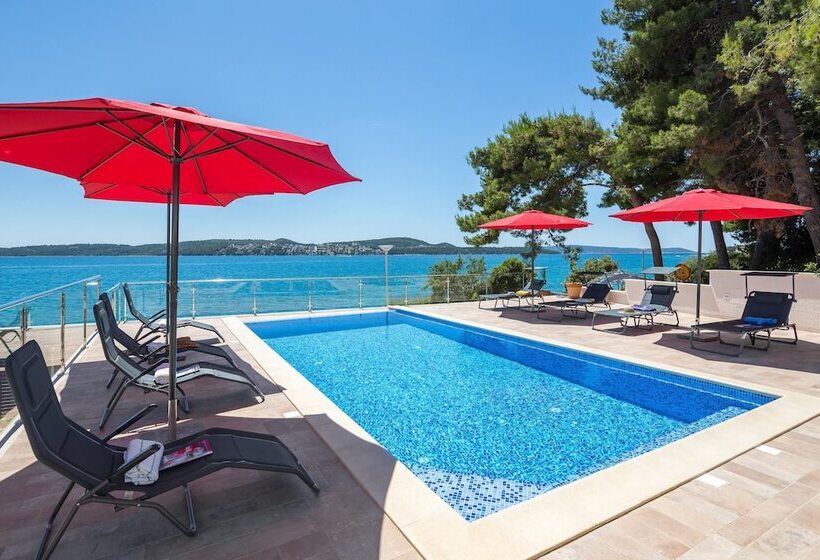 Отель Gem Of The Sea Alenka