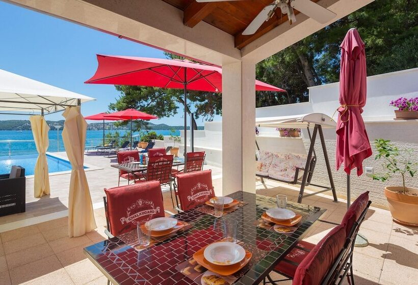 Отель Gem Of The Sea Alenka