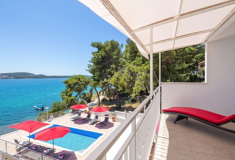 Отель Gem Of The Sea Alenka