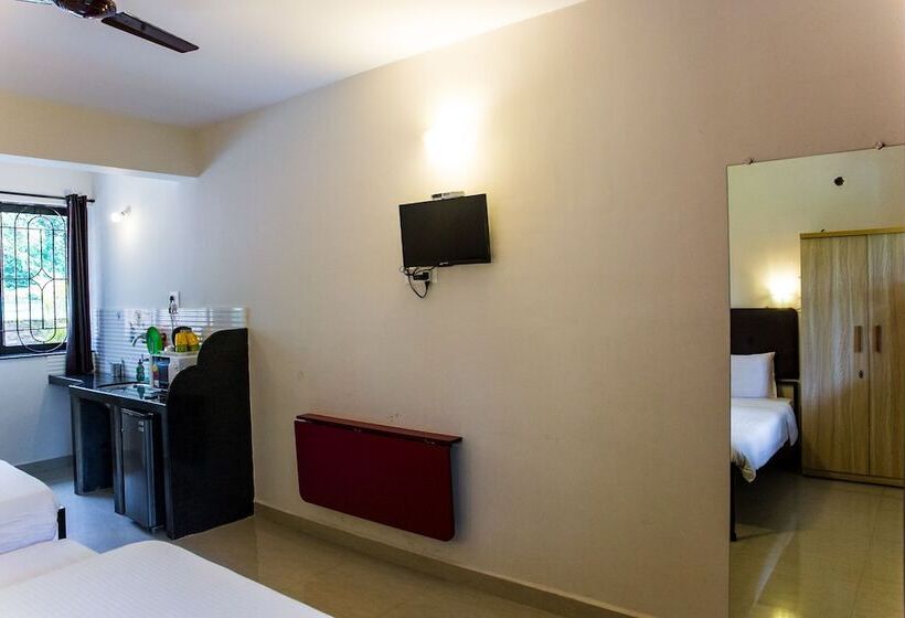 فندق Lazy Frog Goa