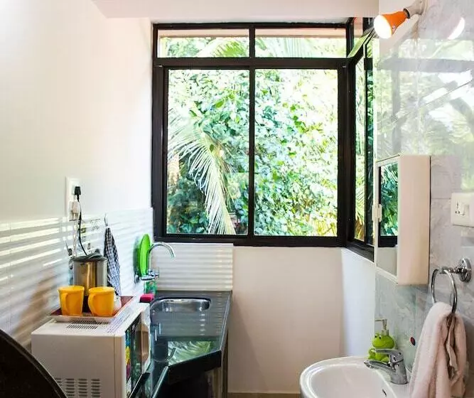 ホテル Lazy Frog Goa