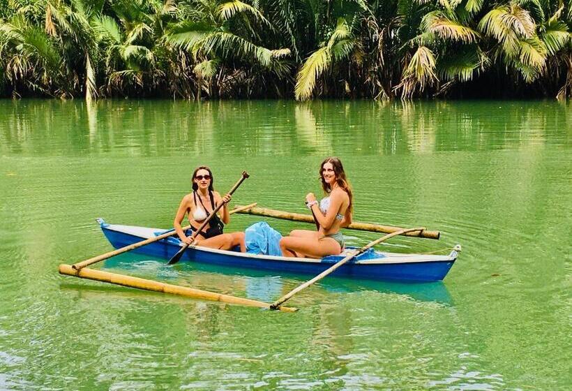 בית מלון כפרי Loboc Cool River Resort