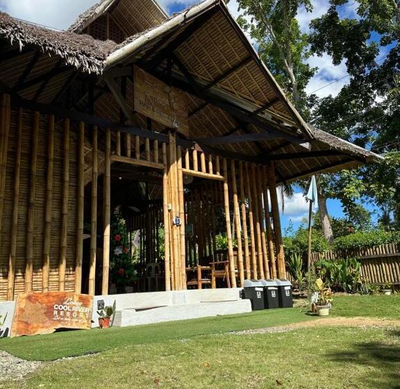 בית מלון כפרי Loboc Cool River Resort