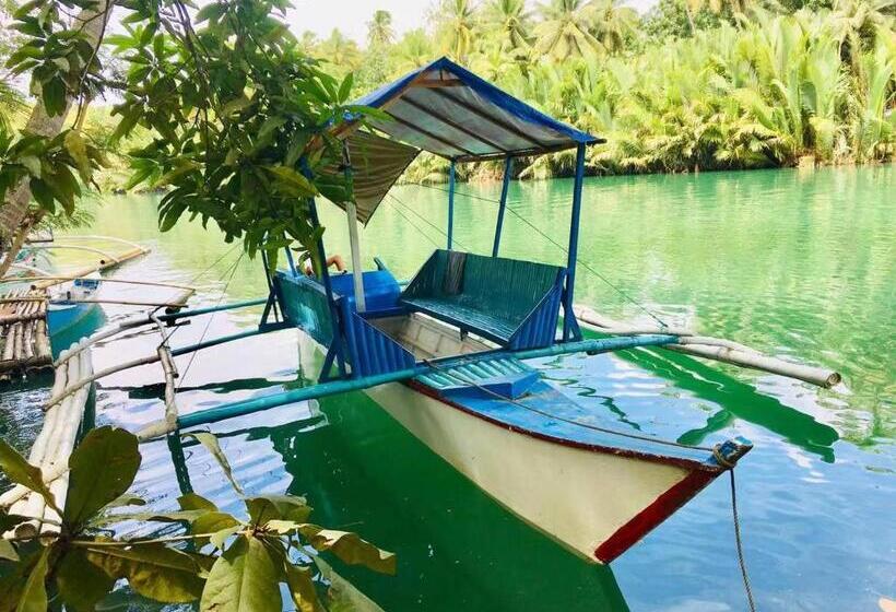 בית מלון כפרי Loboc Cool River Resort