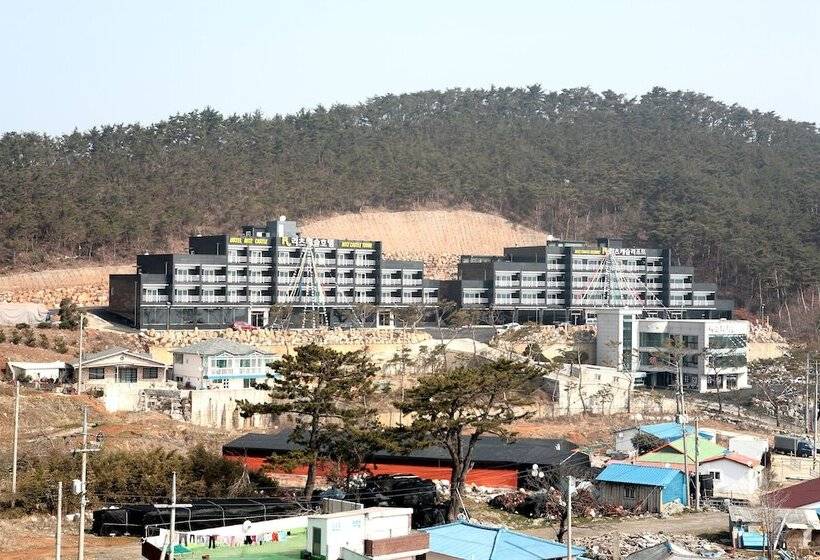 فندق Ritz Castle Resort