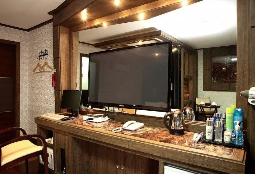 Hotelli Ritz Castle Resort