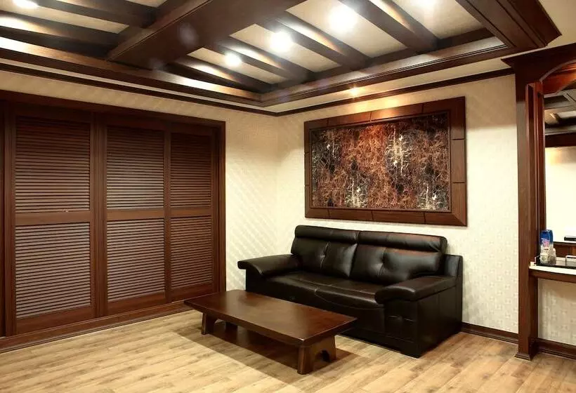 Hotelli Ritz Castle Resort