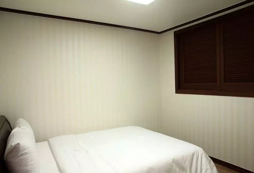 Hotelli Ritz Castle Resort