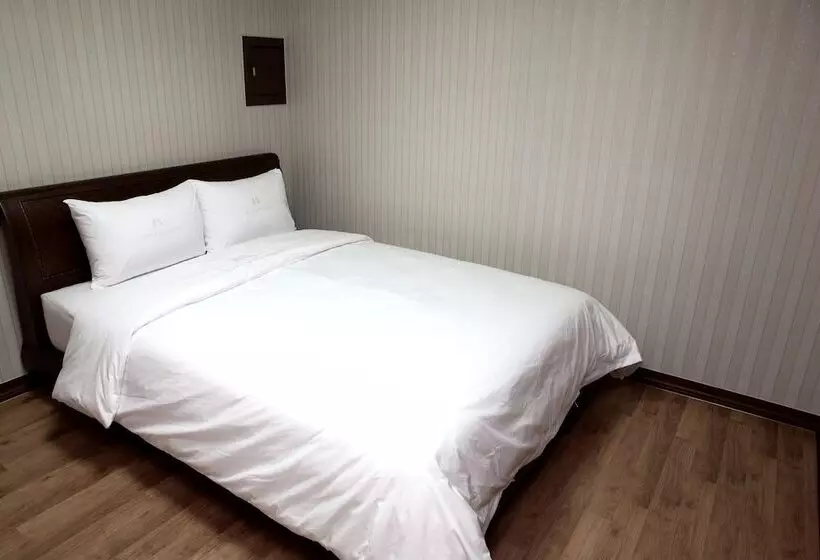 Hotelli Ritz Castle Resort