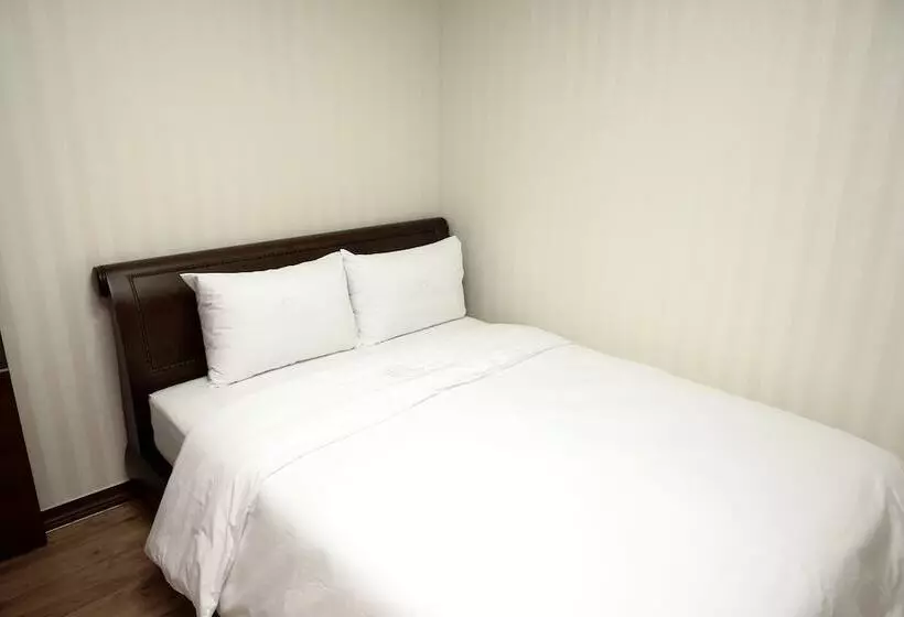 Hotelli Ritz Castle Resort