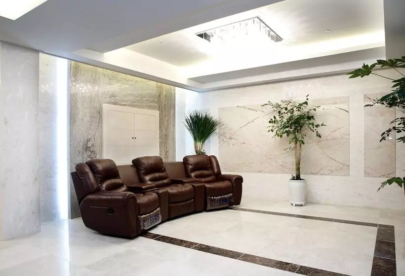 Hotelli Ritz Castle Resort