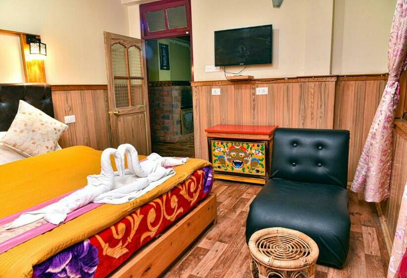 Hotel Rufina Blue Pine