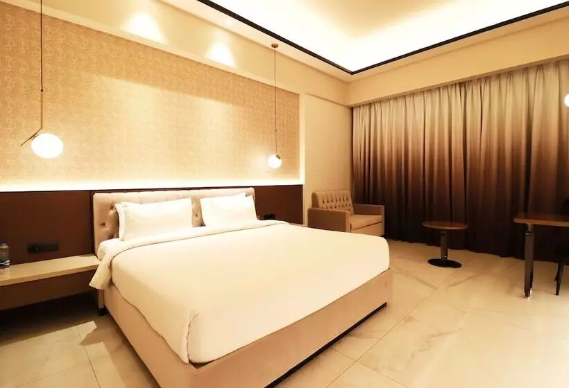 Hotelli Seven Eleven Club