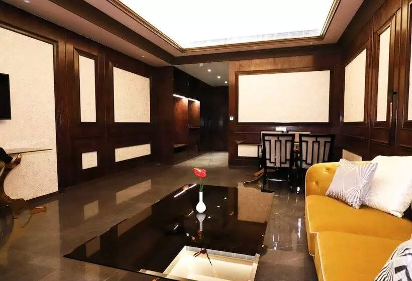 Hotelli Seven Eleven Club