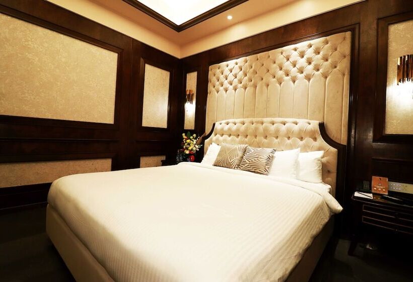 בית מלון כפרי Seven Eleven Club