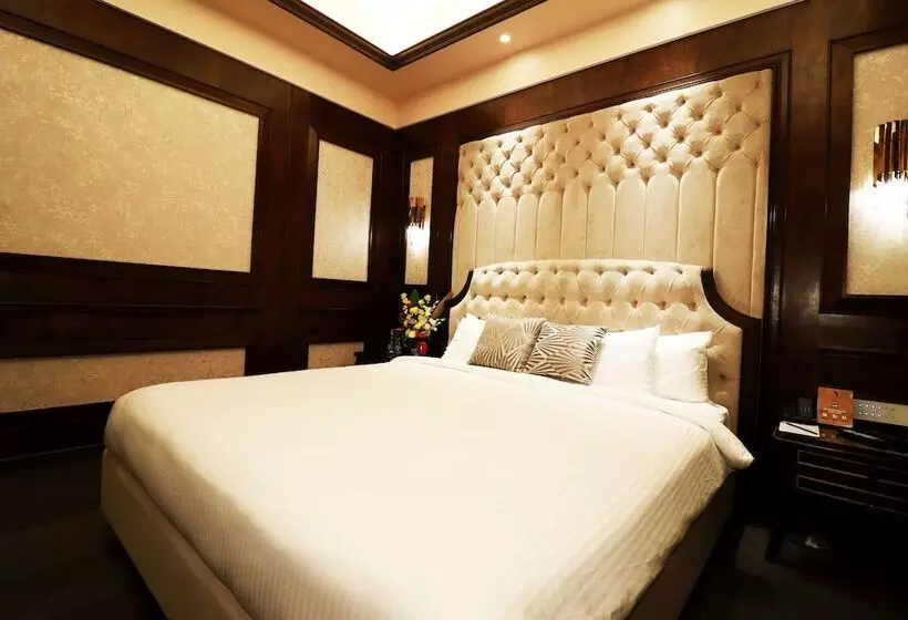 Hotelli Seven Eleven Club