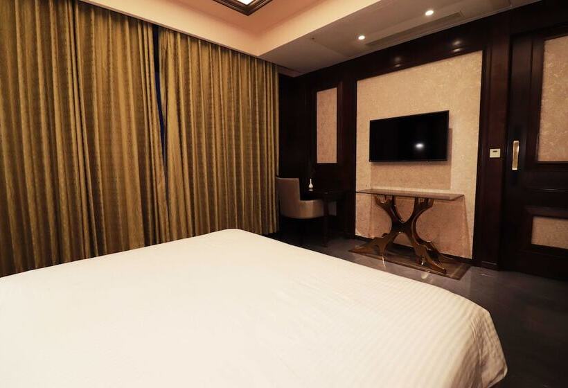 בית מלון כפרי Seven Eleven Club