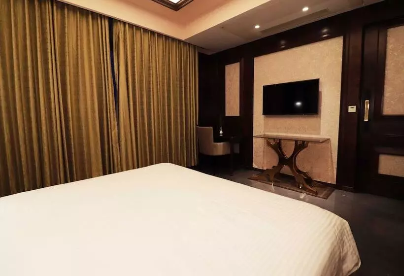 Hotelli Seven Eleven Club