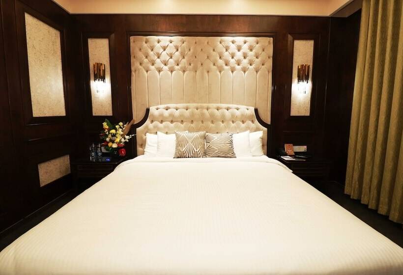 בית מלון כפרי Seven Eleven Club