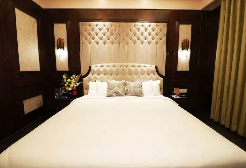 Hotelli Seven Eleven Club