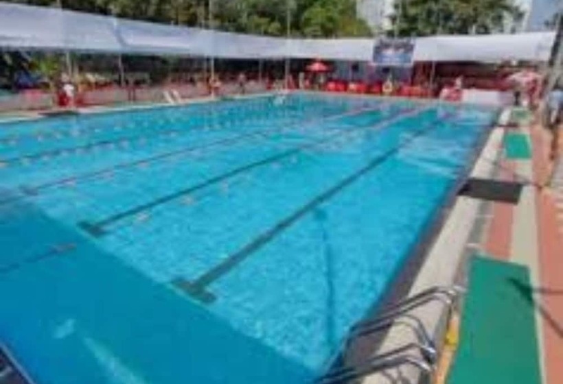 בית מלון כפרי Seven Eleven Club