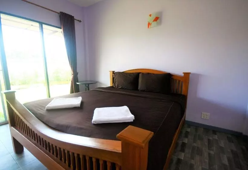 Hotelli Wangthong Beach Resort