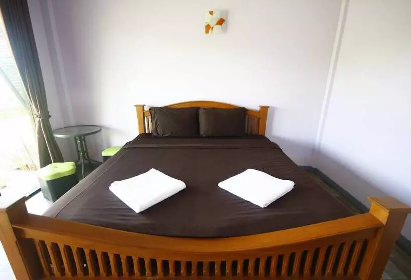 Hotelli Wangthong Beach Resort