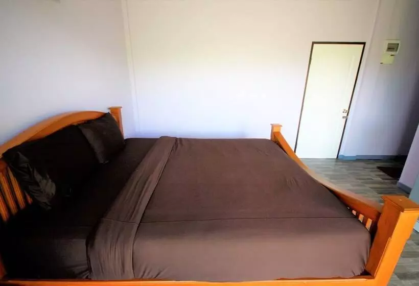 Hotelli Wangthong Beach Resort