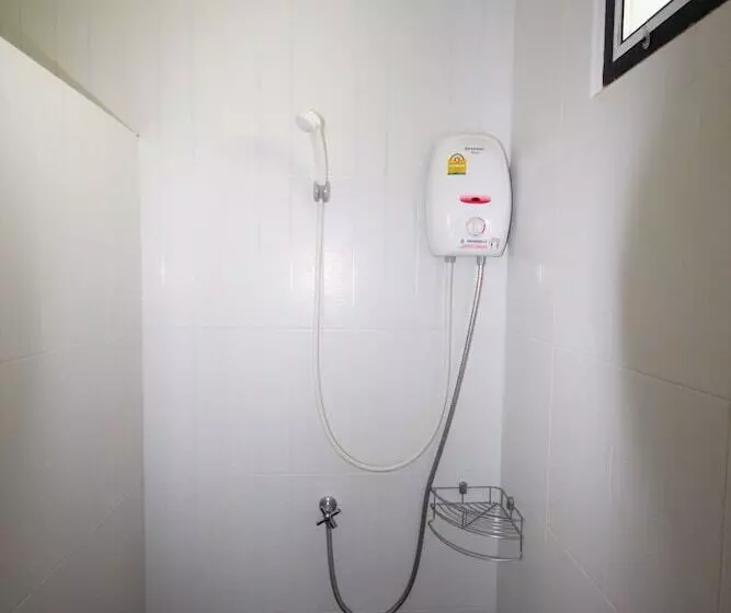 Hotelli Wangthong Beach Resort