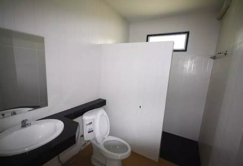 Hotelli Wangthong Beach Resort