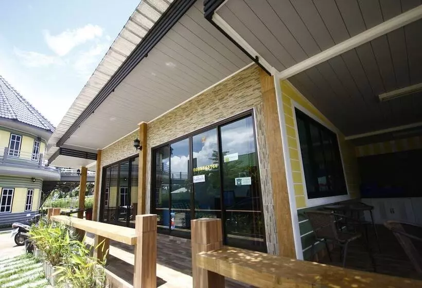 Hotelli Wangthong Beach Resort