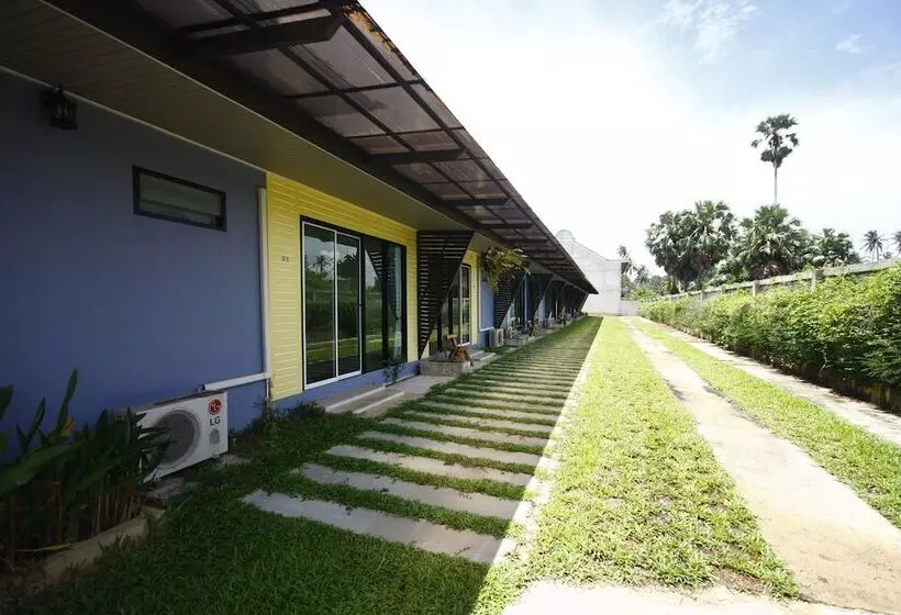 Hotelli Wangthong Beach Resort